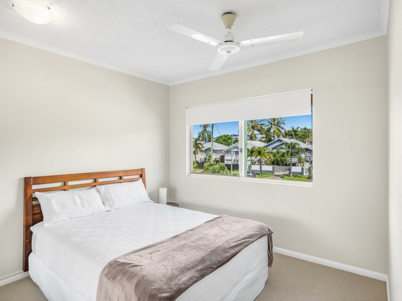 11/275-277 Esplanade, Cairns North QLD 4870