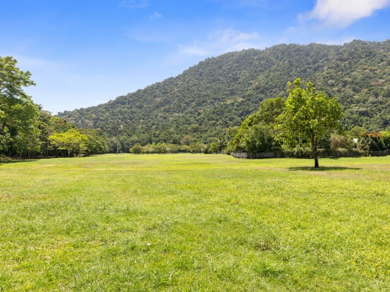 7 Scaglioni Street, Redlynch QLD 4870