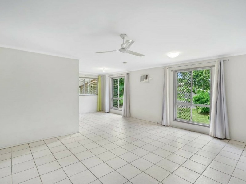 449 McCoombe Street, Mooroobool QLD 4870