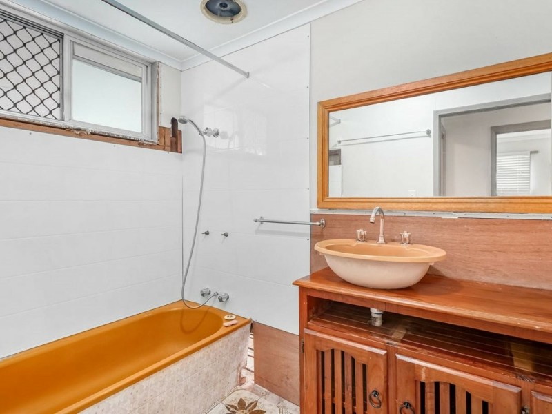 449 McCoombe Street, Mooroobool QLD 4870