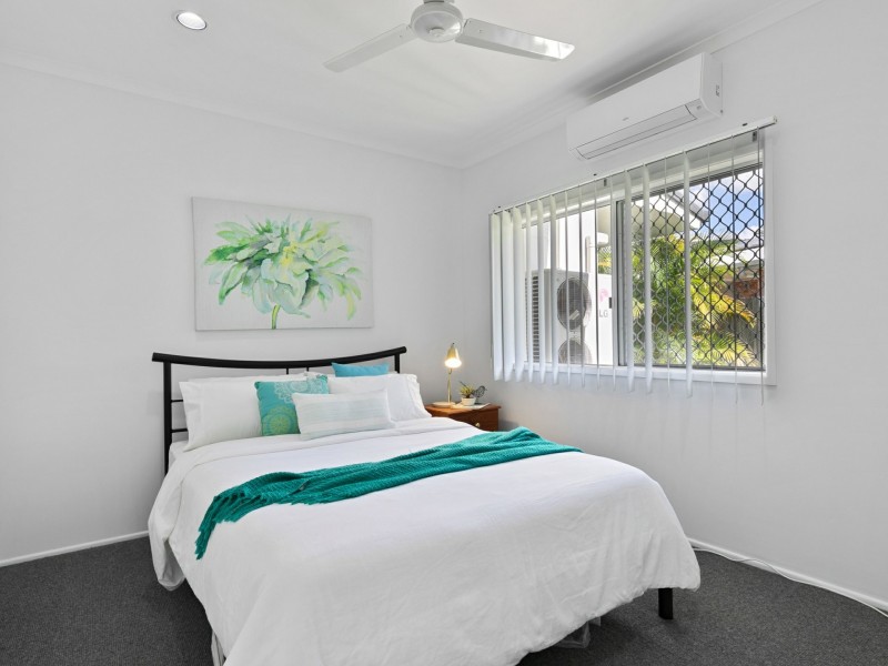 32 Summer Hill Drive, Mooroobool QLD 4870