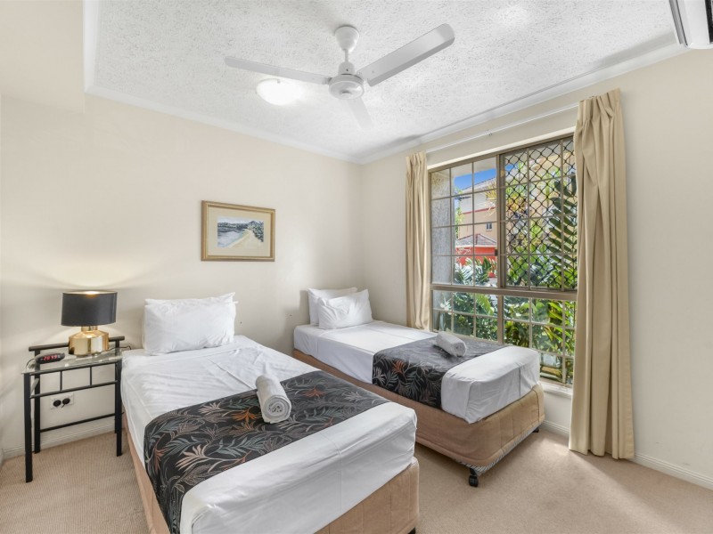 903/2 Greenslopes Street, Cairns North QLD 4870