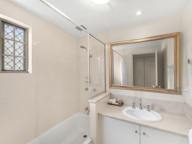 903/2 Greenslopes Street, Cairns North QLD 4870