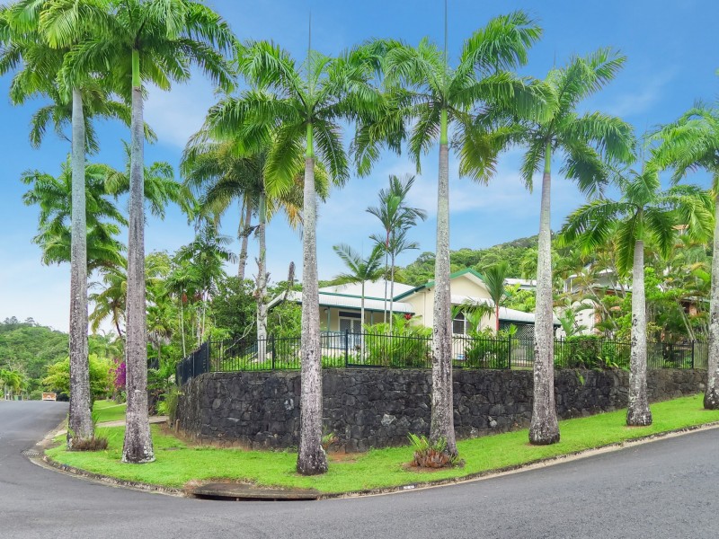 1 Moule Close, Whitfield QLD 4870