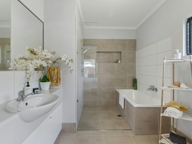 4 East Parkridge Drive, Brinsmead QLD 4870