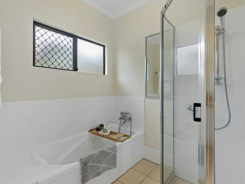 4 East Parkridge Drive, Brinsmead QLD 4870