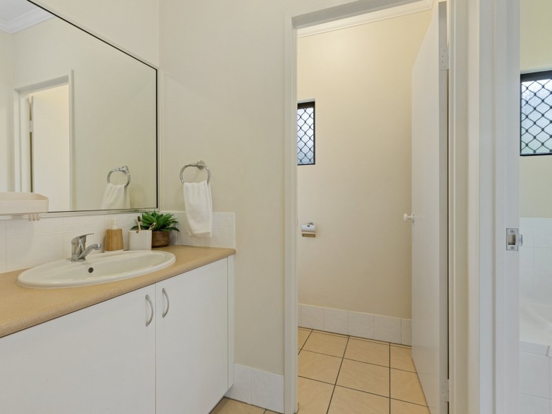 4 East Parkridge Drive, Brinsmead QLD 4870