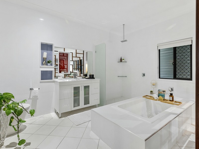 19 Purbeck Place, Edge Hill QLD 4870