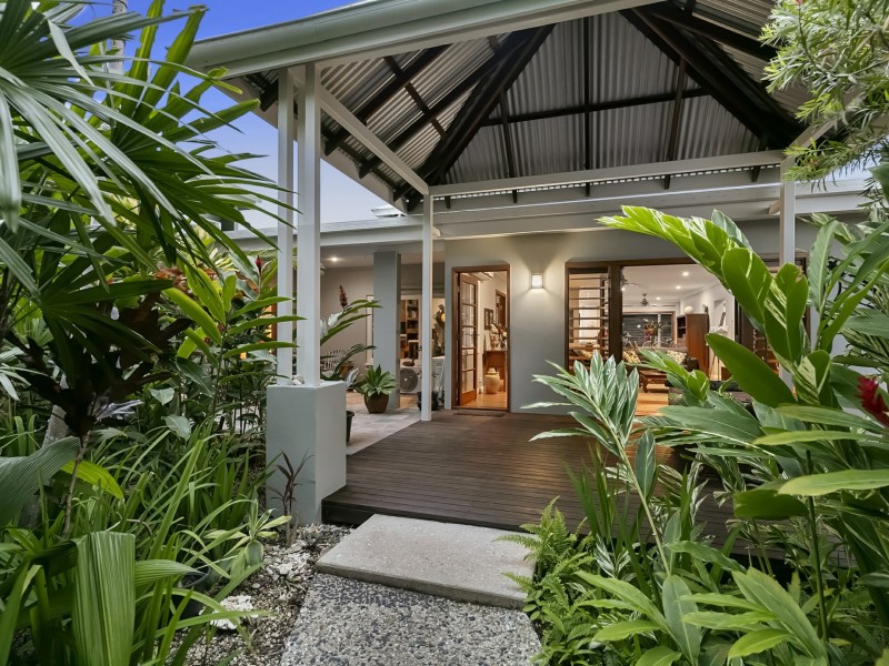 25 Endeavour Road, Clifton Beach QLD 4879