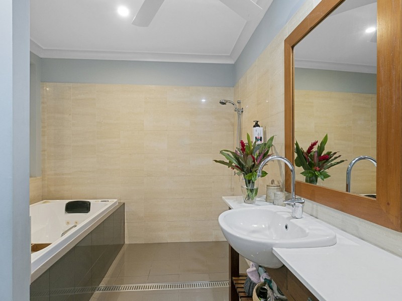 25 Endeavour Road, Clifton Beach QLD 4879