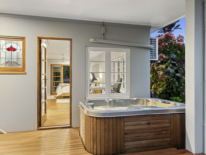 25 Endeavour Road, Clifton Beach QLD 4879