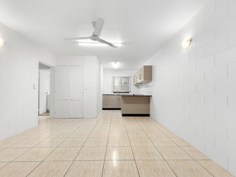 2/235-237 McLeod Street, Cairns North QLD 4870