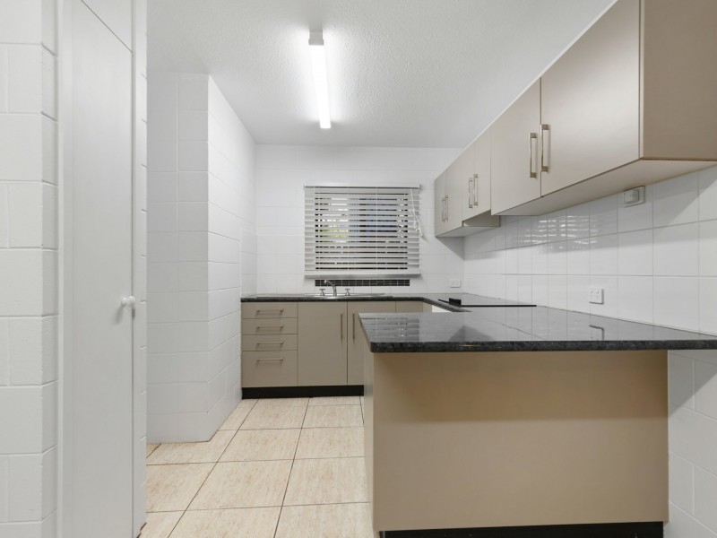 2/235-237 McLeod Street, Cairns North QLD 4870