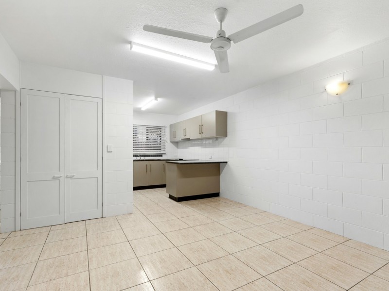 2/235-237 McLeod Street, Cairns North QLD 4870