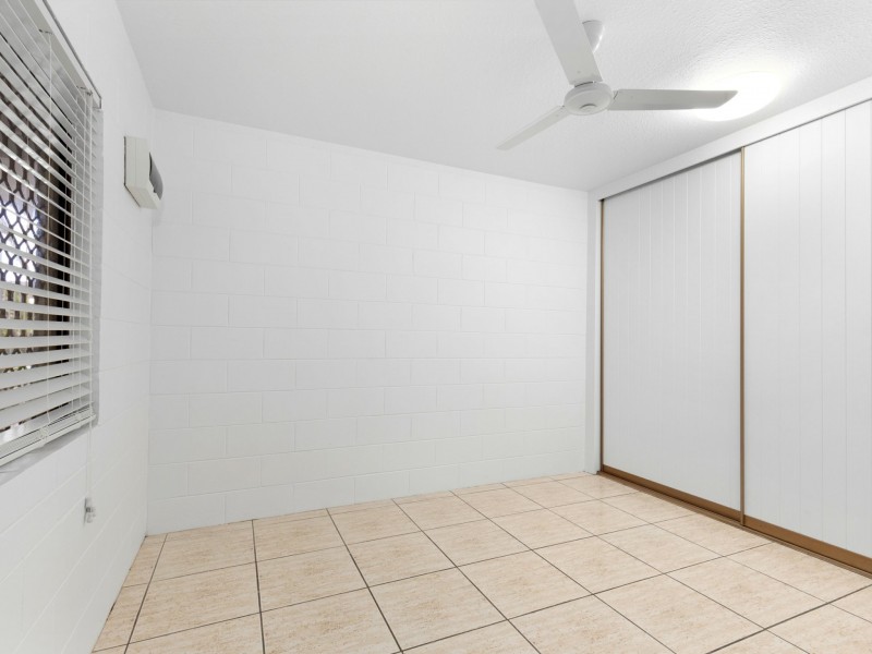 2/235-237 McLeod Street, Cairns North QLD 4870