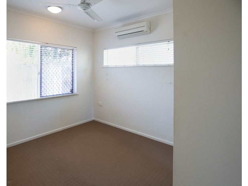 1/4 McManus Street, Whitfield QLD 4870
