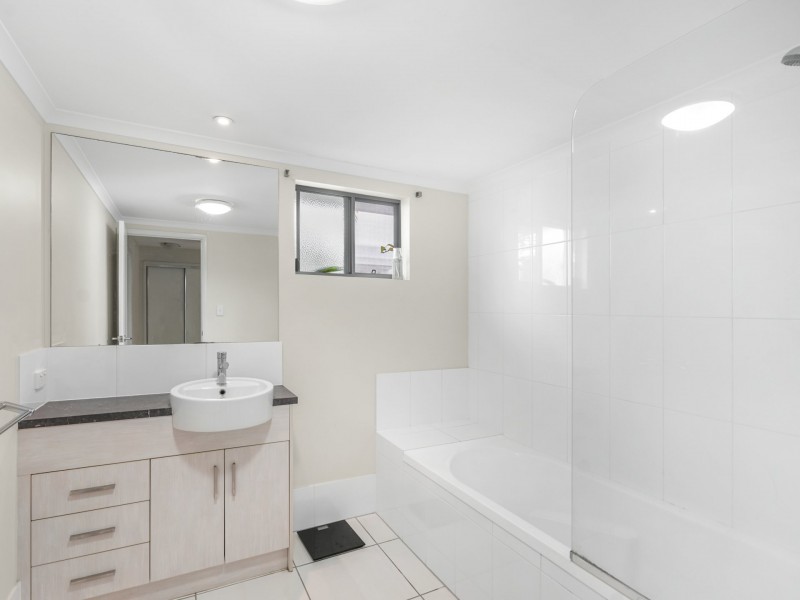 19/9-11 McLean Street, Cairns North QLD 4870