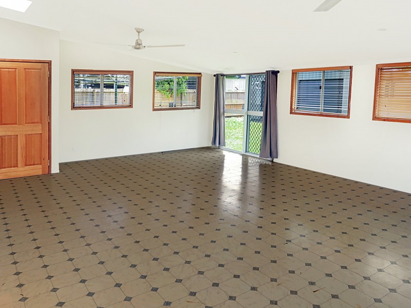 11 Pepperina Street, Mooroobool QLD 4870