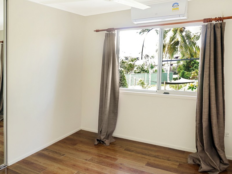 11 Pepperina Street, Mooroobool QLD 4870