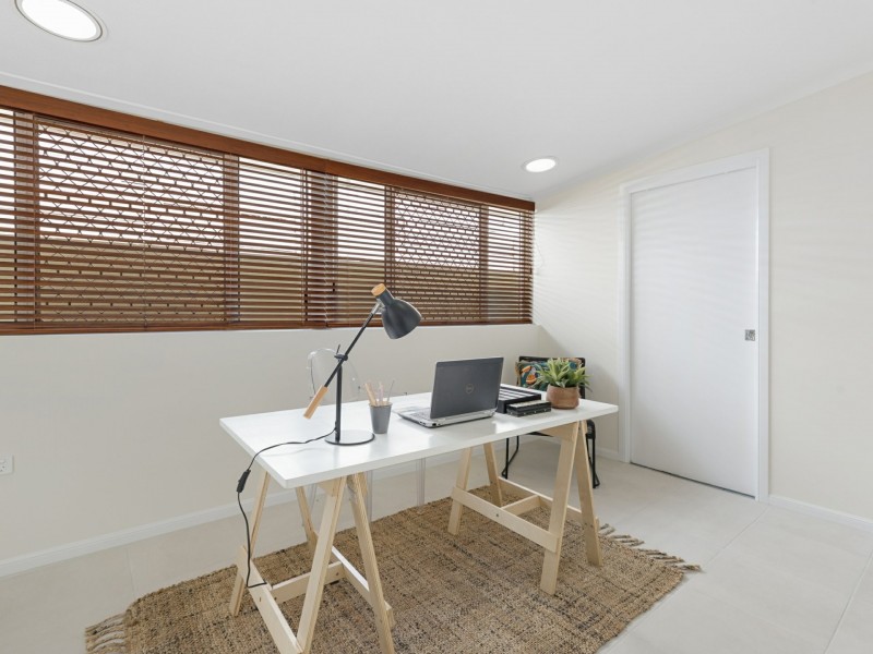 15 Granite Close, Brinsmead QLD 4870