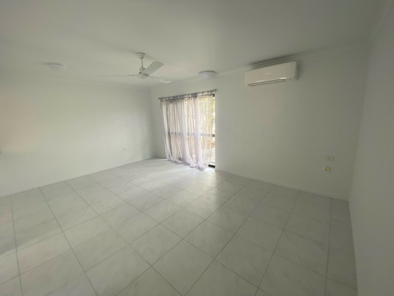 2/64 Pease Street, Manunda QLD 4870