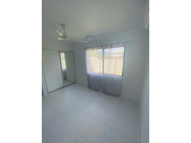 2/64 Pease Street, Manunda QLD 4870
