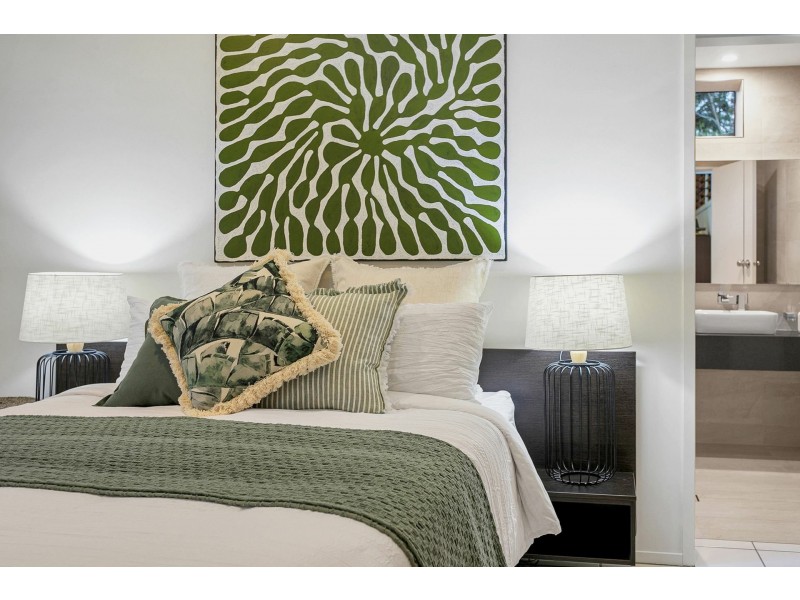 2-4 Kevin Street, Whitfield QLD 4870