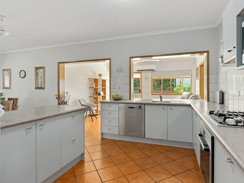 25 Majestic Street, Kamerunga QLD 4870