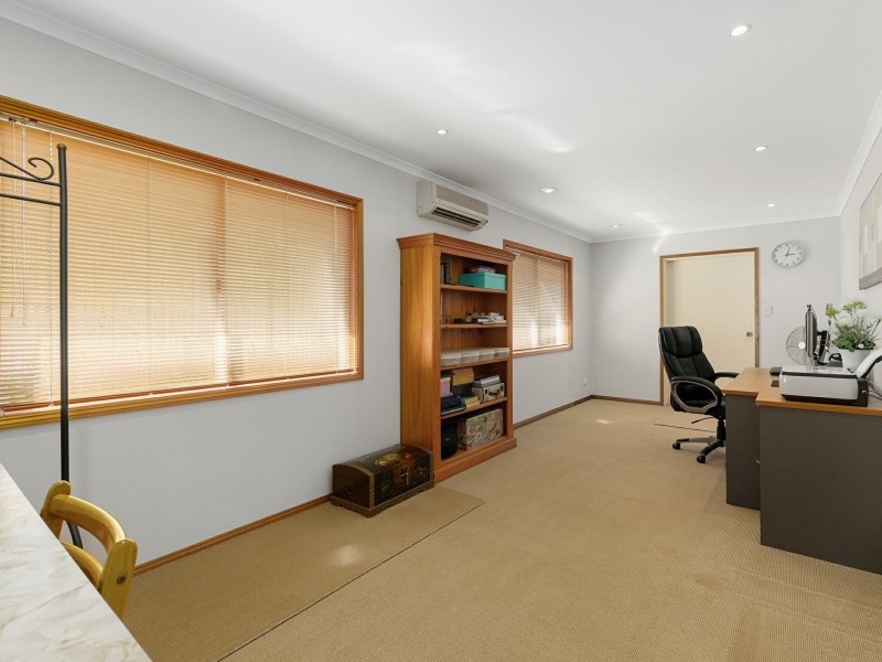 25 Majestic Street, Kamerunga QLD 4870