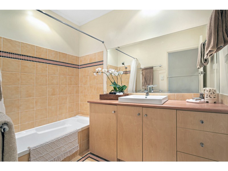 8 Walsh Street, Edge Hill QLD 4870