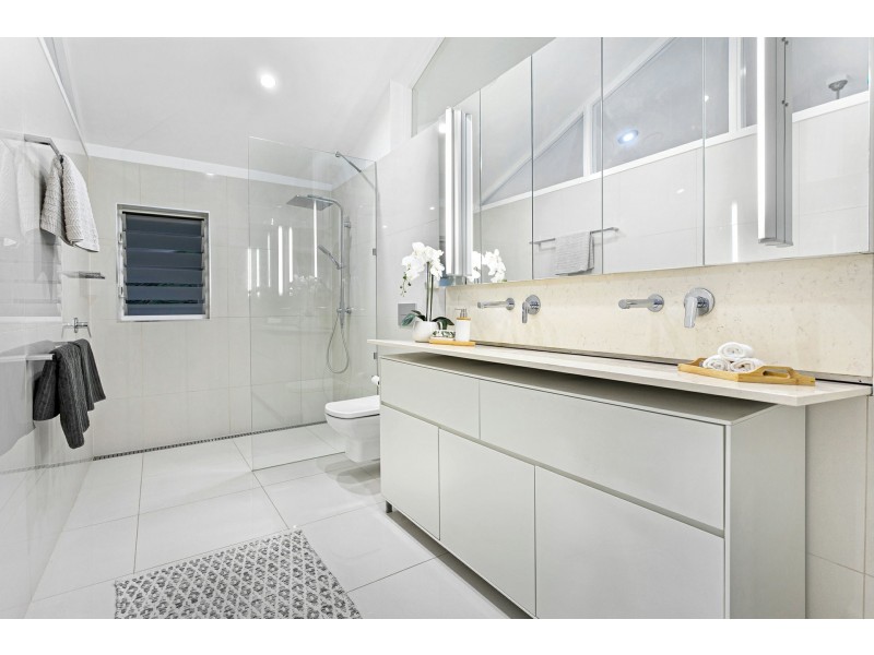 106-108 Nolan Street, Whitfield QLD 4870