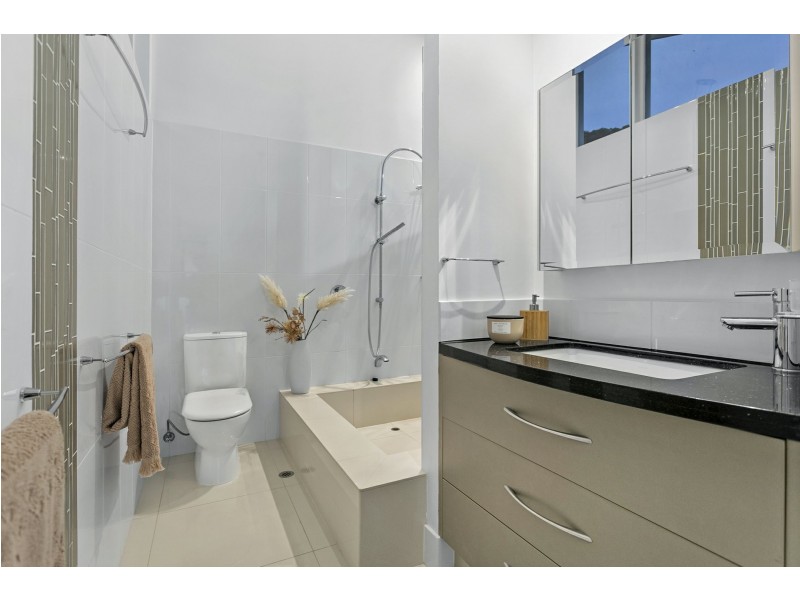 106-108 Nolan Street, Whitfield QLD 4870