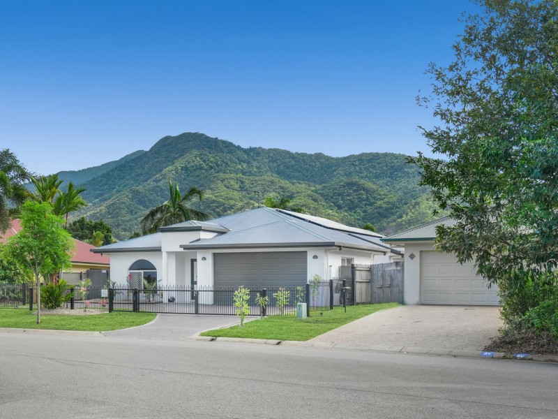 4 Aroona Street, Caravonica QLD 4878