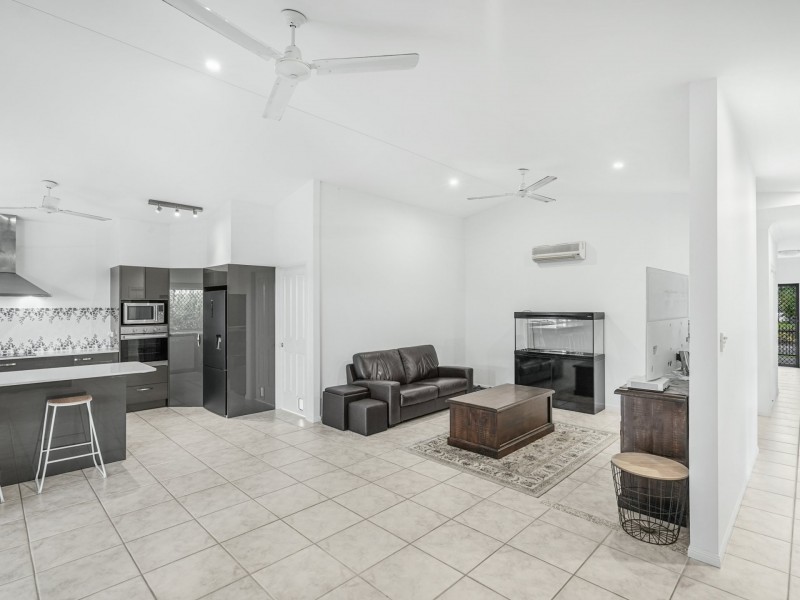 4 Aroona Street, Caravonica QLD 4878