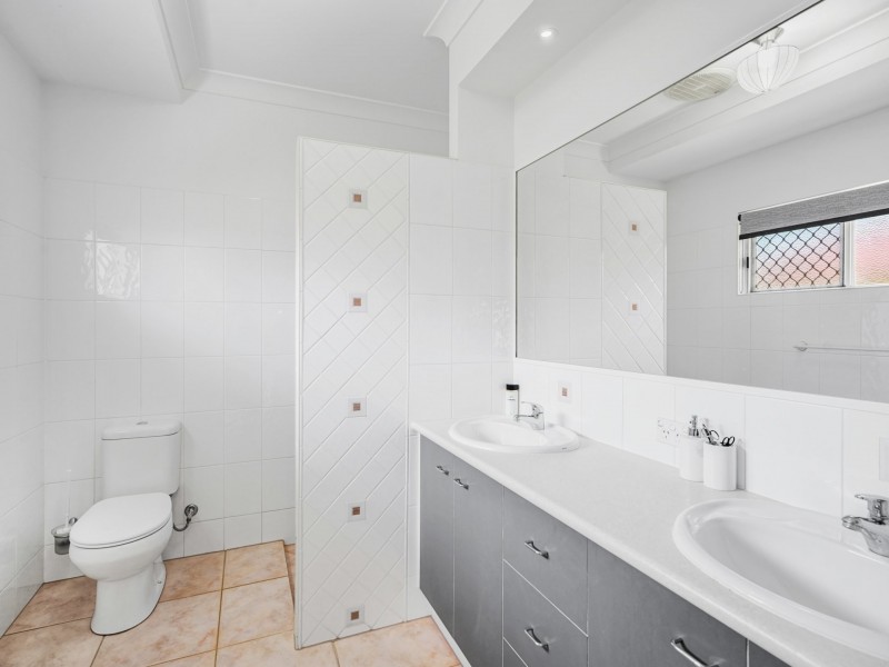 4 Aroona Street, Caravonica QLD 4878