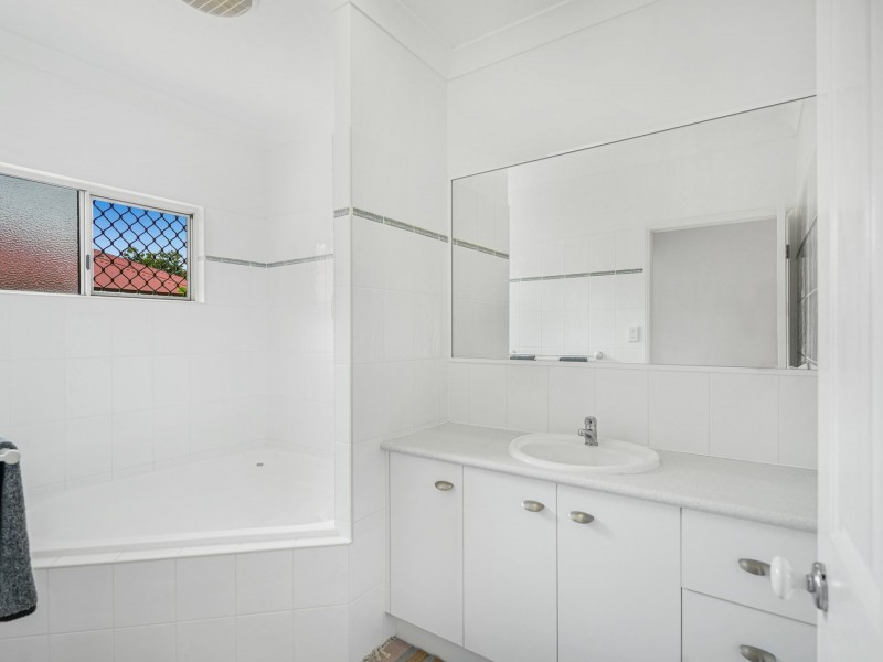 4 Aroona Street, Caravonica QLD 4878