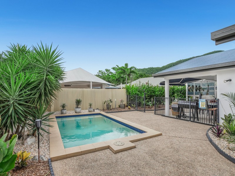 4 Aroona Street, Caravonica QLD 4878