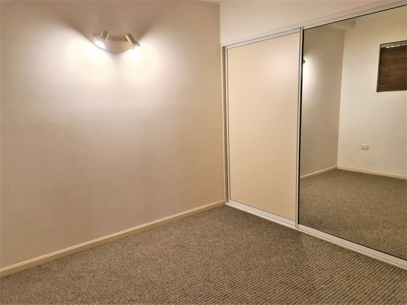 2/190 Buchan Street, Westcourt QLD 4870