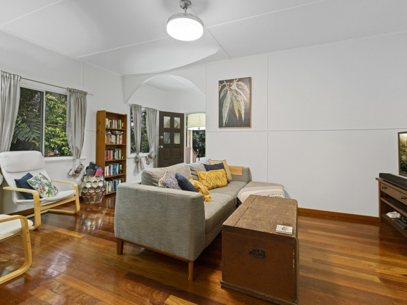 6 Draper Place, Whitfield QLD 4870