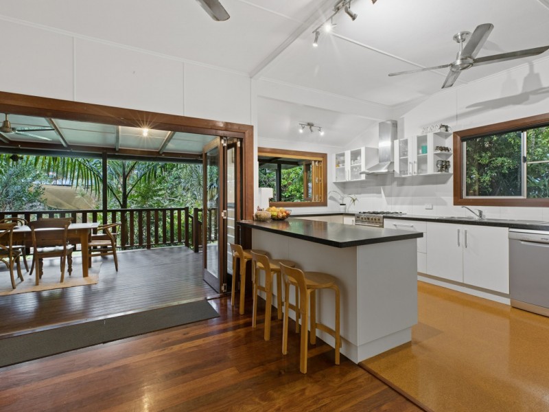 6 Draper Place, Whitfield QLD 4870