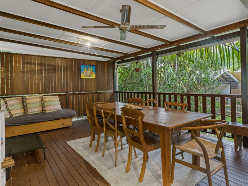6 Draper Place, Whitfield QLD 4870