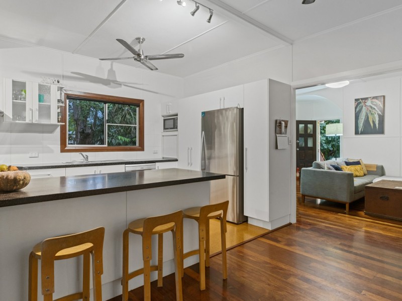 6 Draper Place, Whitfield QLD 4870