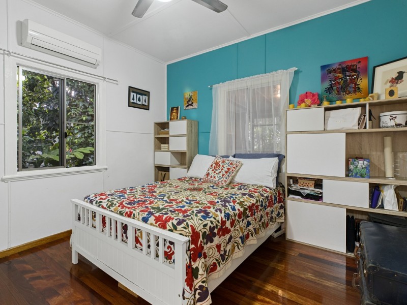 6 Draper Place, Whitfield QLD 4870