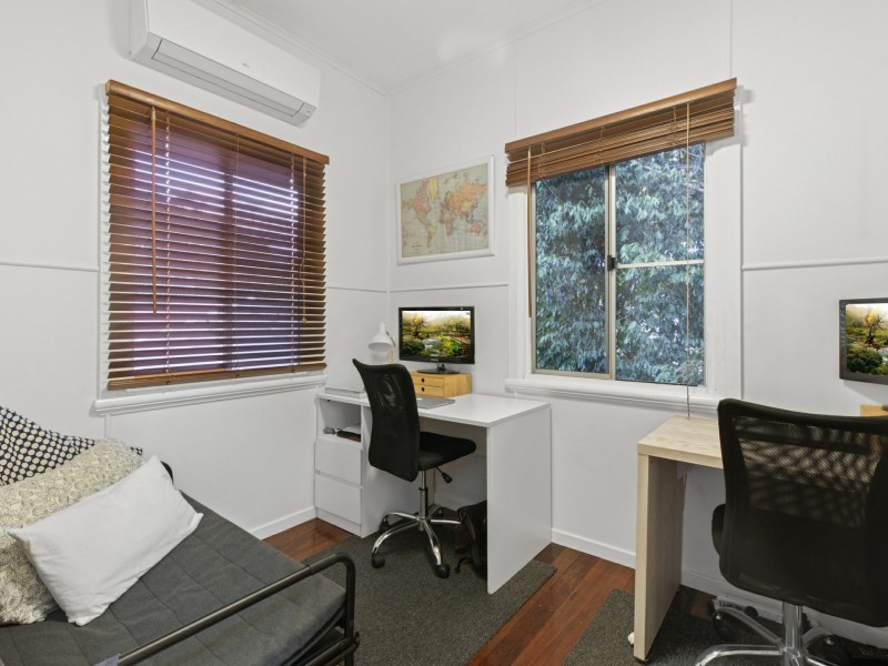 6 Draper Place, Whitfield QLD 4870