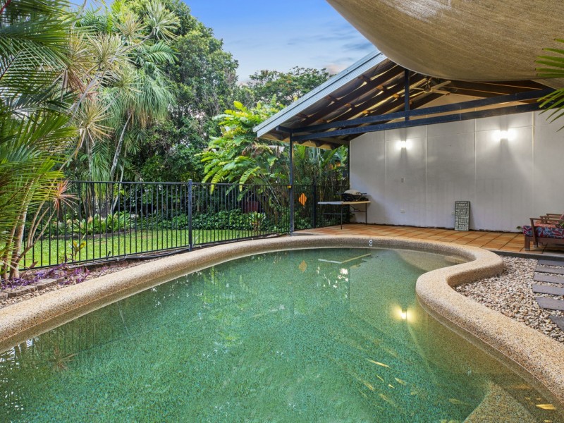 6 Draper Place, Whitfield QLD 4870