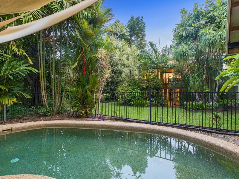 6 Draper Place, Whitfield QLD 4870