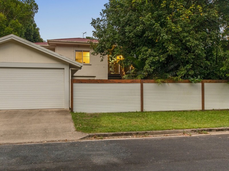 6 Draper Place, Whitfield QLD 4870