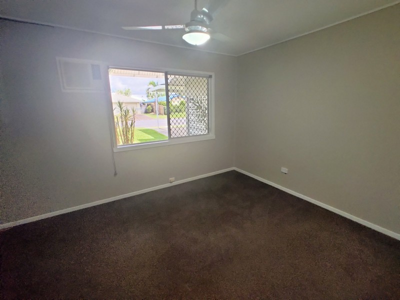 9 Smart Street, Mooroobool QLD 4870