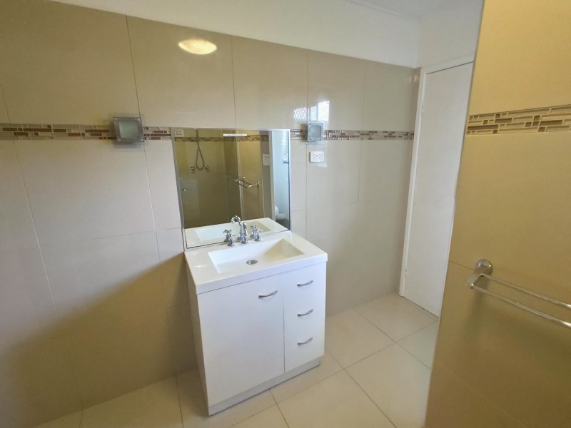 9 Smart Street, Mooroobool QLD 4870