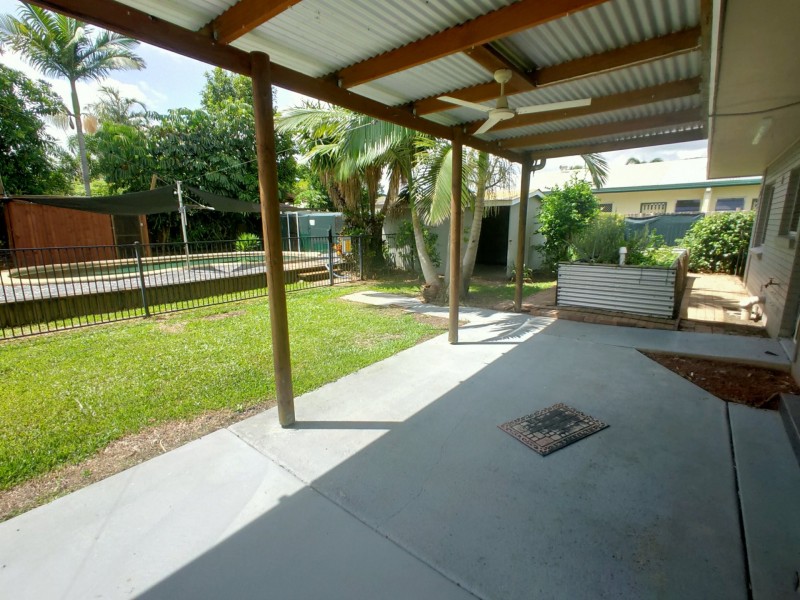 9 Smart Street, Mooroobool QLD 4870